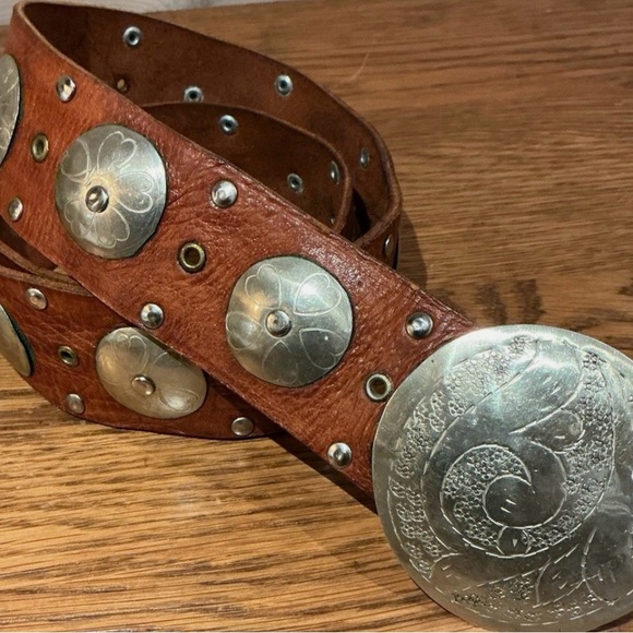 Vintage Leather Belt With Carved Metal Boho Details - Picture 4 of 5
